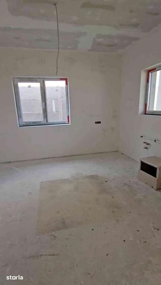 Casă cu 5 camere cu Teren 635 Mp în Giarmata