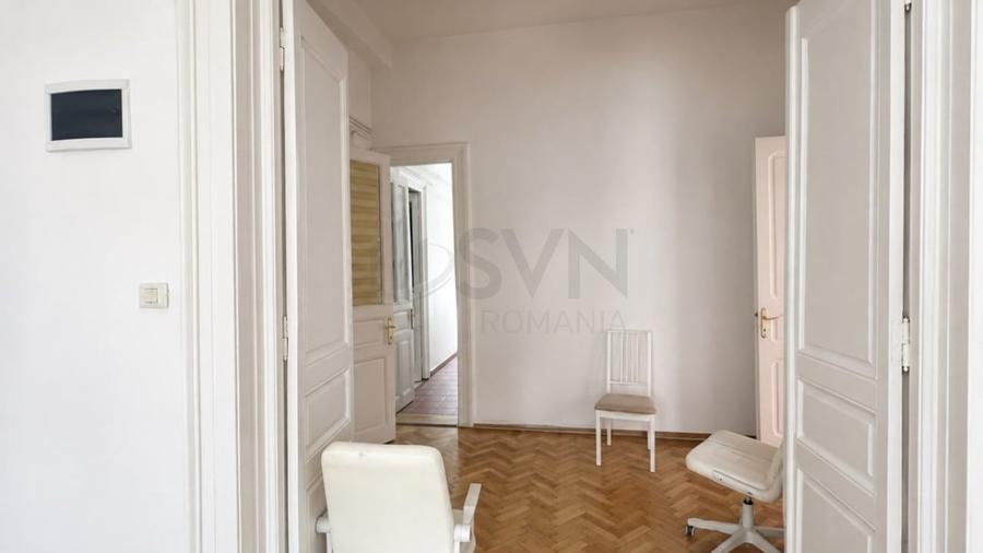 Apartament cu 15 camere circular în P-ța Unirii
