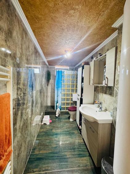 Casă individuală cu 7 camere cu Canalizare în Sărsig
