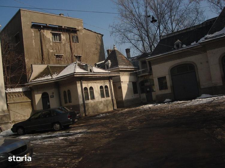 Casă cu Teren 1848 Mp în Titulescu