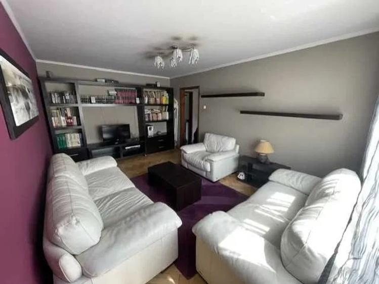 Apartament cu 3 camere decomandat, mobilat în Păcii