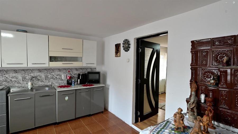 Casă individuală cu 5 camere cu Teren 300 Mp în Central