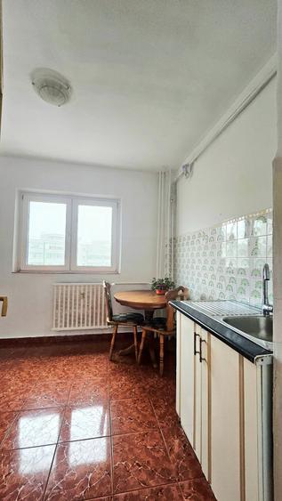 Apartament cu 3 camere semidecomandat, mobilat în Iancului
