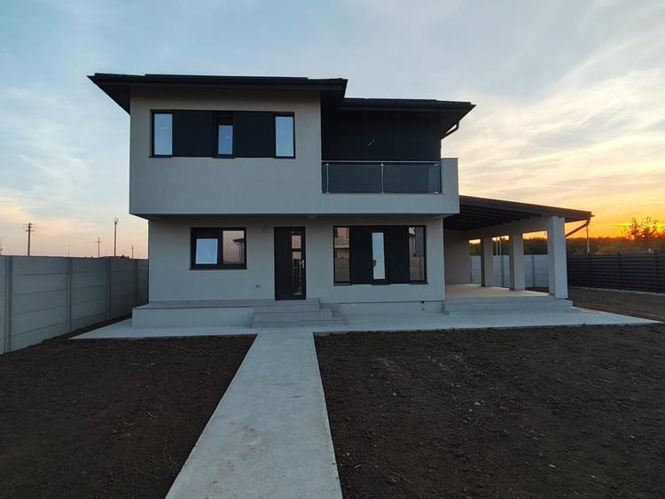 Casă individuală cu 4 camere cu Teren 484 Mp în Bâcu