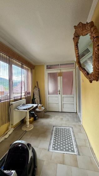 Casă cu 4 camere în Rucăr