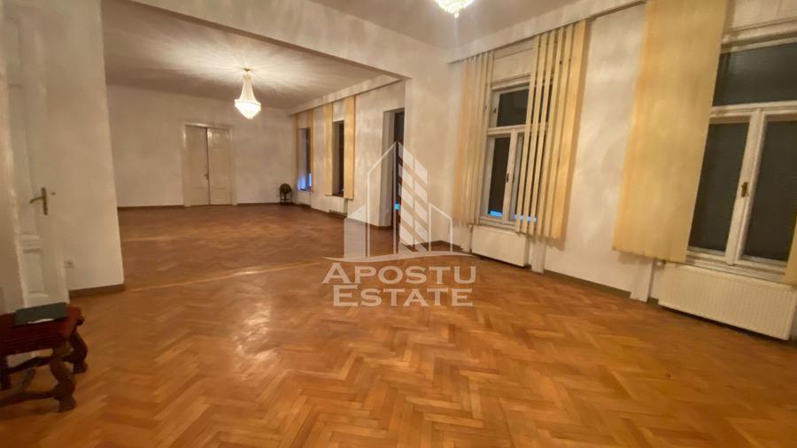 Apartament cu 3 camere decomandat în P-ța Maria