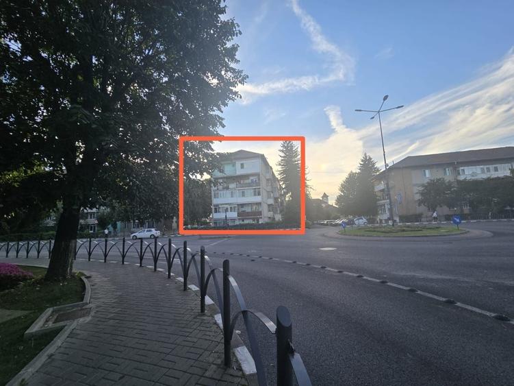 Apartament cu 2 camere decomandat în 1 Mai