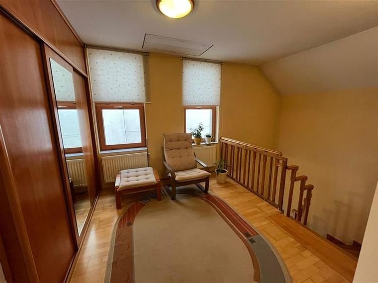 Apartament cu 5 camere decomandat în Platou