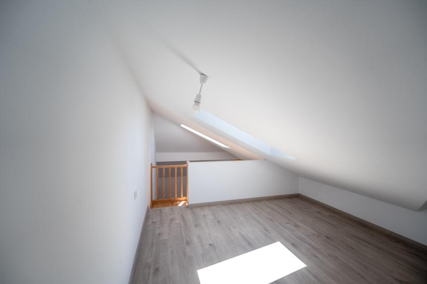 Apartament cu 2 camere decomandat în Tractorul