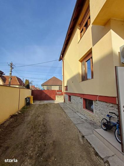 Casă cu 5 camere cu Teren 250 Mp în Lazaret