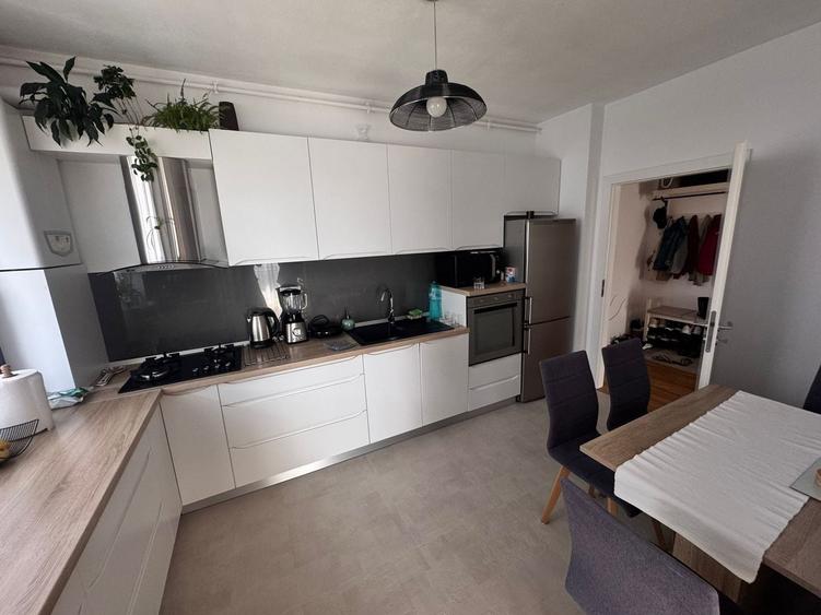 Apartament cu 3 camere decomandat, mobilat în Șelimbăr