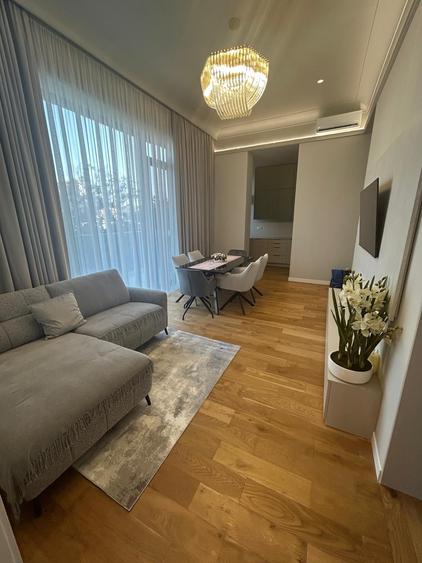 Apartament cu 4 camere decomandat în Cotroceni