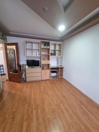 Apartament cu 3 camere decomandat în Exterior Vest