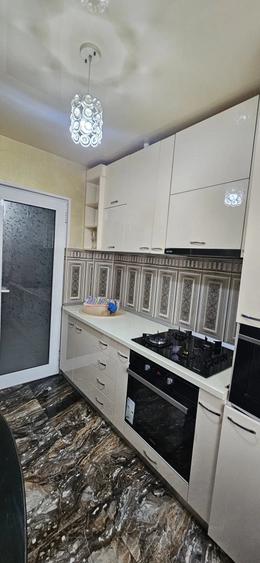Apartament cu 3 camere semidecomandat în Micro 17