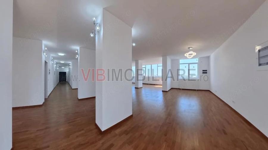 Apartament cu 5 camere decomandat în Viilor