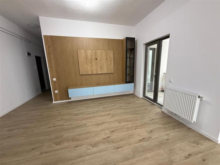 Apartament cu 2 camere semidecomandat în Exterior Sud