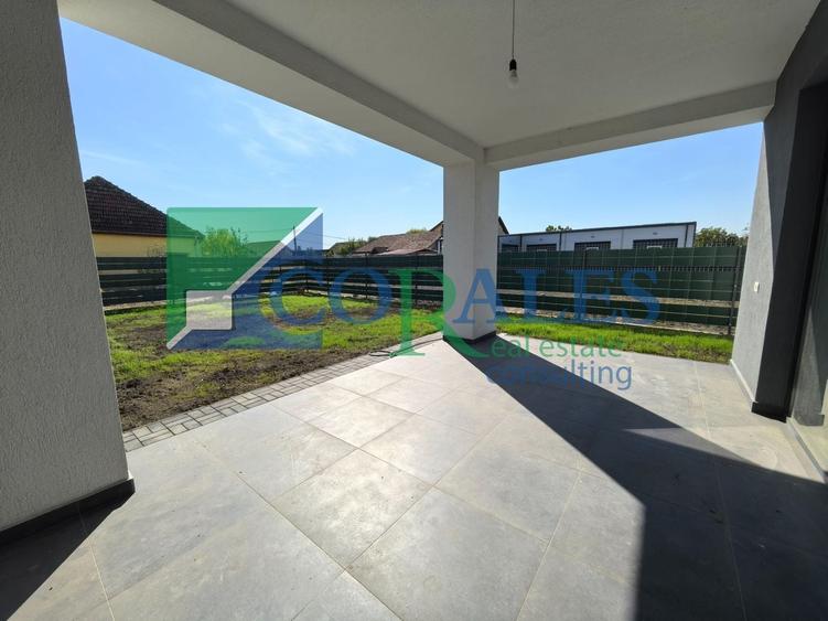Duplex cu 4 camere cu Canalizare în Săcălaz