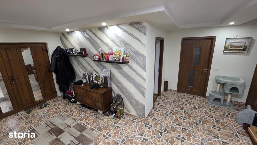 Casă cu 6 camere cu Teren 960 Mp în Câmpineanca