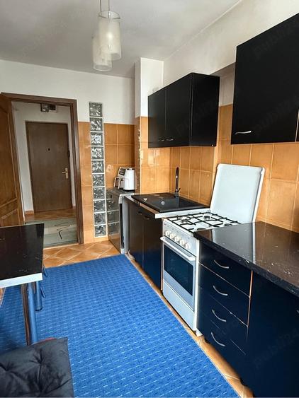Apartament cu 3 camere decomandat, mobilat în Central