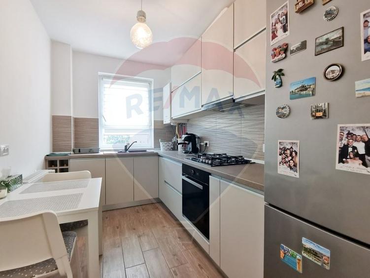 Apartament cu 2 camere decomandat, mobilat în Tractorul