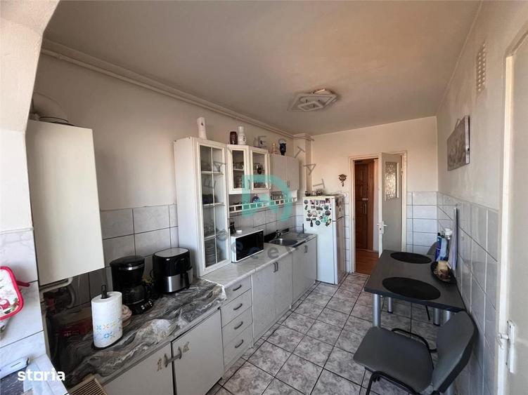 Apartament cu 3 camere decomandat în Astra