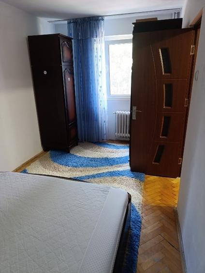 Apartament cu 3 camere nedecomandat în Mircea cel Bătrân