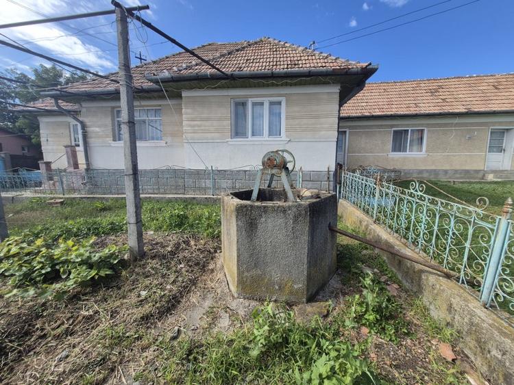 Casă individuală cu 3 camere cu Canalizare în Ceanu Mic