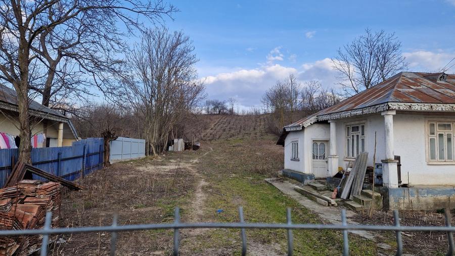 Casă cu 4 camere în Ungureni