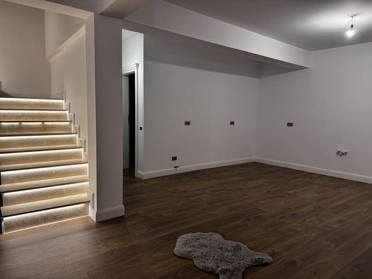Casă cu 4 camere cu Teren 180 Mp în Domenii