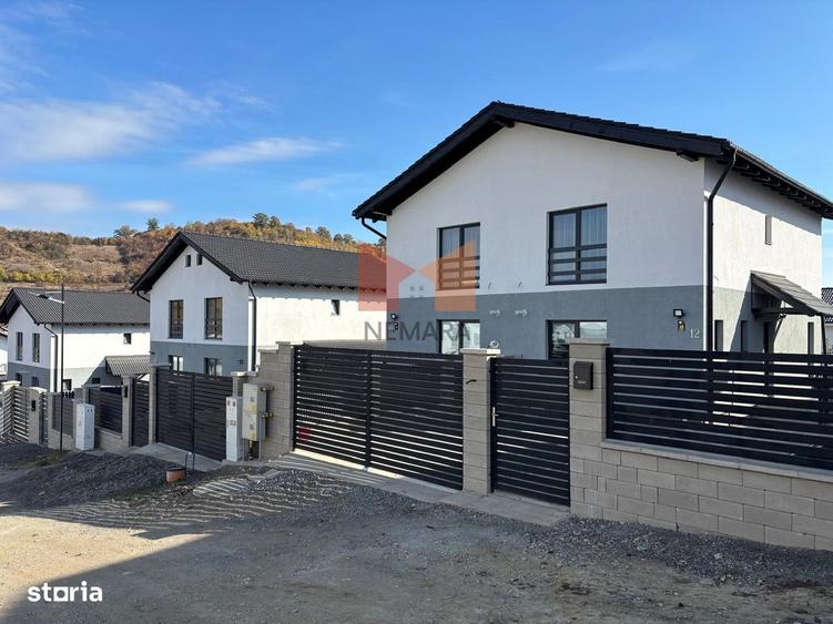 Casă cu 3 camere semidecomandat cu Teren 350 Mp în Livezeni