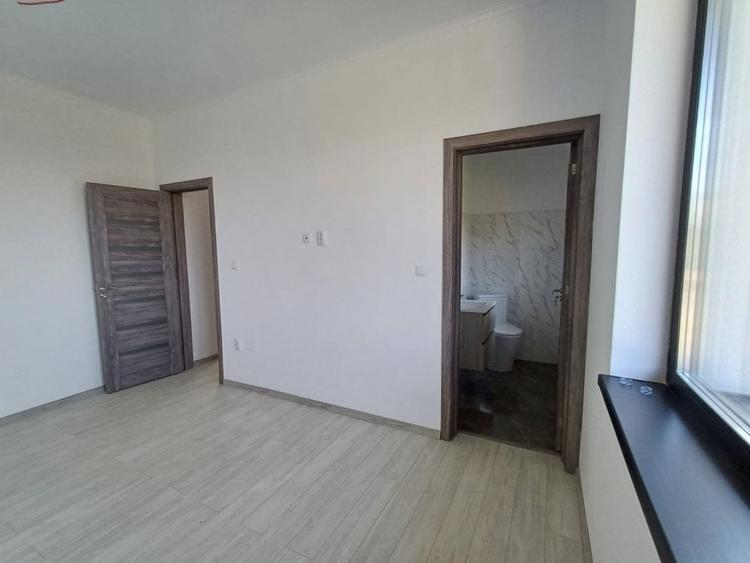 Casă individuală cu 4 camere cu Teren 440 Mp în Valea Adâncă