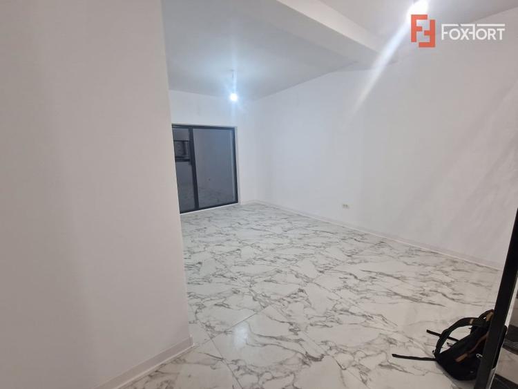 Duplex cu 3 camere cu Canalizare în Central