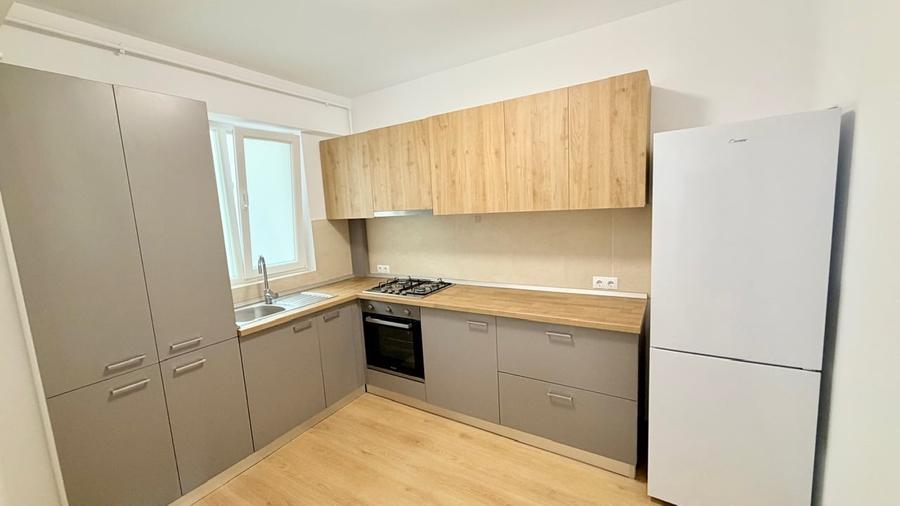 Apartament cu 4 camere semidecomandat în 13 Septembrie