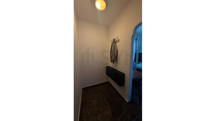 Apartament cu 2 camere semidecomandat, mobilat în 1 Mai