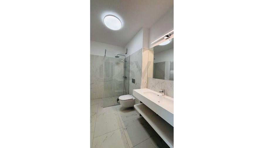 Apartament cu 3 camere decomandat, mobilat în Băneasa