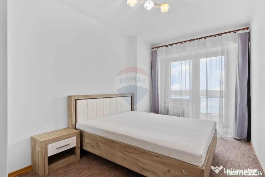 Apartament cu 3 camere semidecomandat în Polivalentă