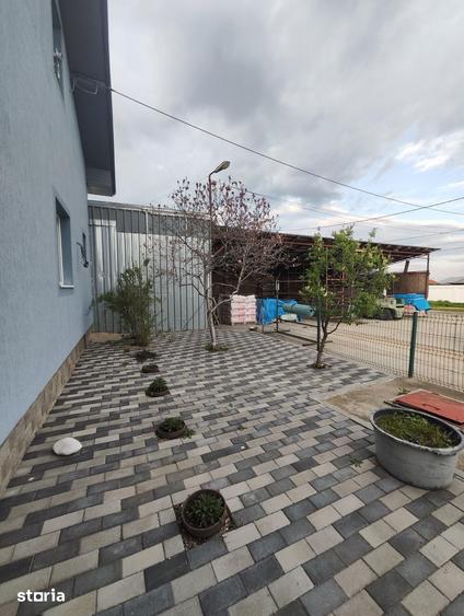 Casă cu 5 camere cu Teren 4000 Mp în Florești