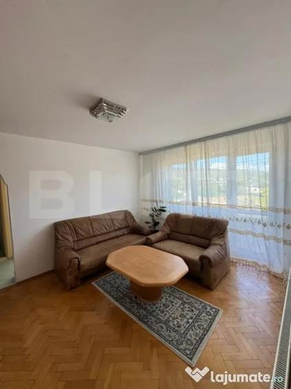 Apartament cu 3 camere semidecomandat, mobilat în Central