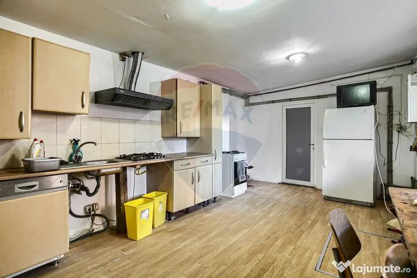 Casă cu 6 camere cu Teren 450 Mp în Central