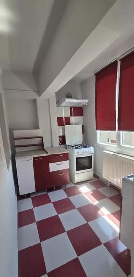Garsonieră decomandată în Industrială