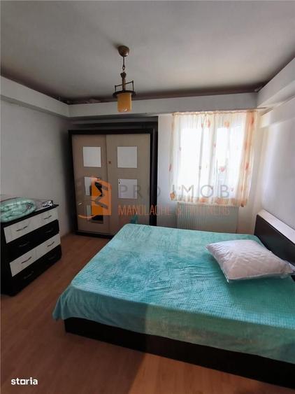 Apartament cu 3 camere decomandat, mobilat în Micro 3