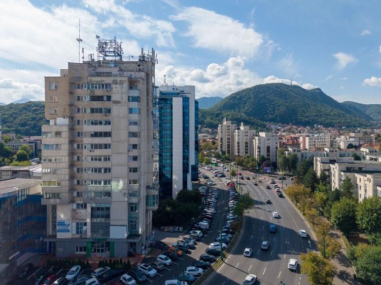 Birou, de 70 mp, în Centrul Civic