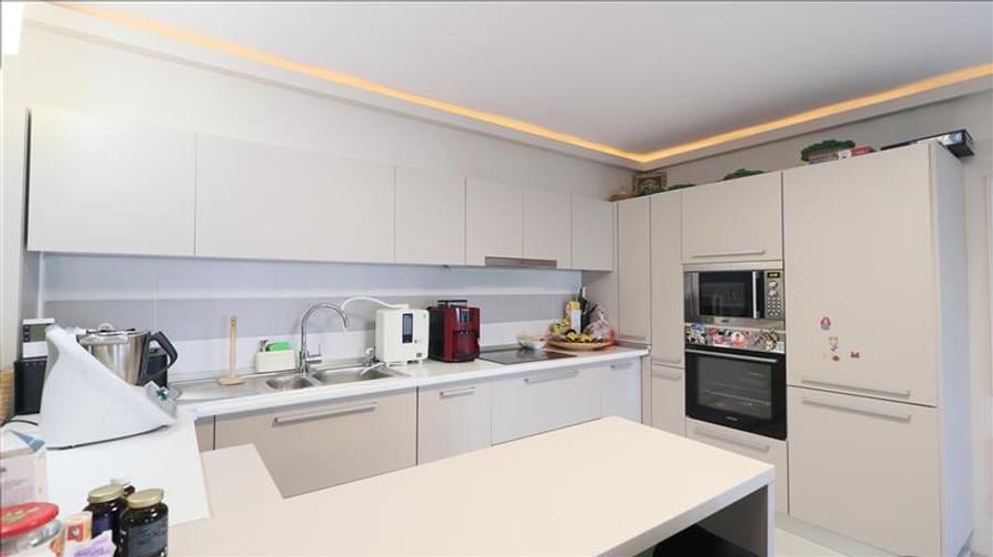 Penthouse cu 3 camere decomandat, mobilat în Palat