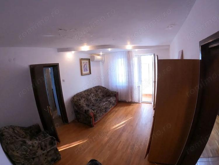 Apartament cu 3 camere semidecomandat, mobilat în Central
