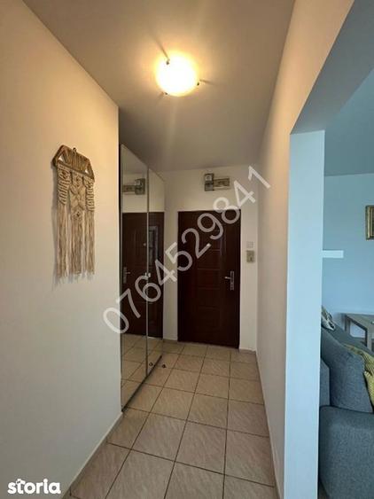 Apartament cu 2 camere semidecomandat, mobilat în 1 Mai