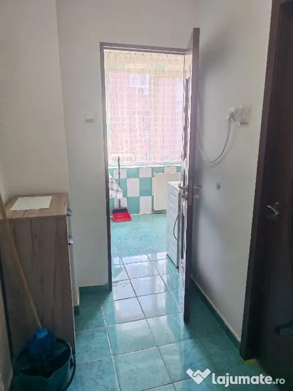 Garsonieră decomandată în Gorjului