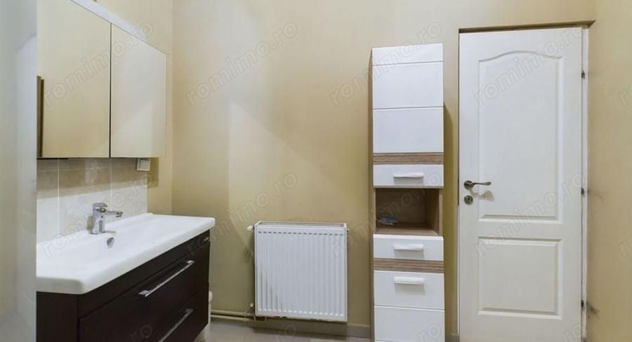 Apartament cu 3 camere decomandat în Medicină