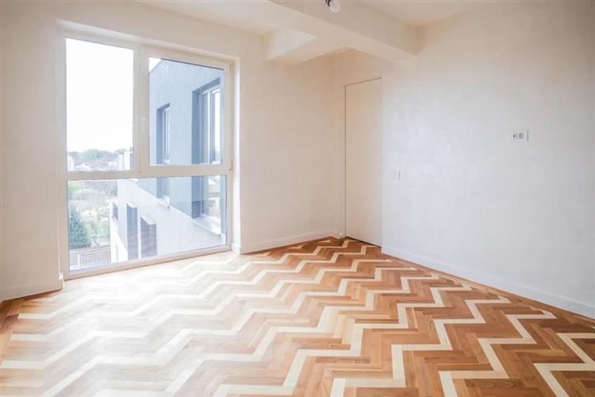 Penthouse cu 3 camere decomandat în Unirii