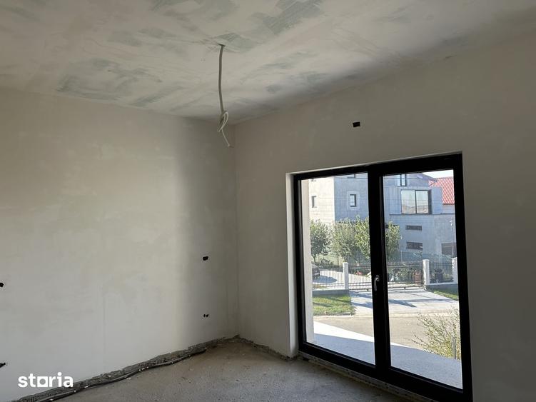 Casă cu 4 camere cu Teren 500 Mp în Podu Roș