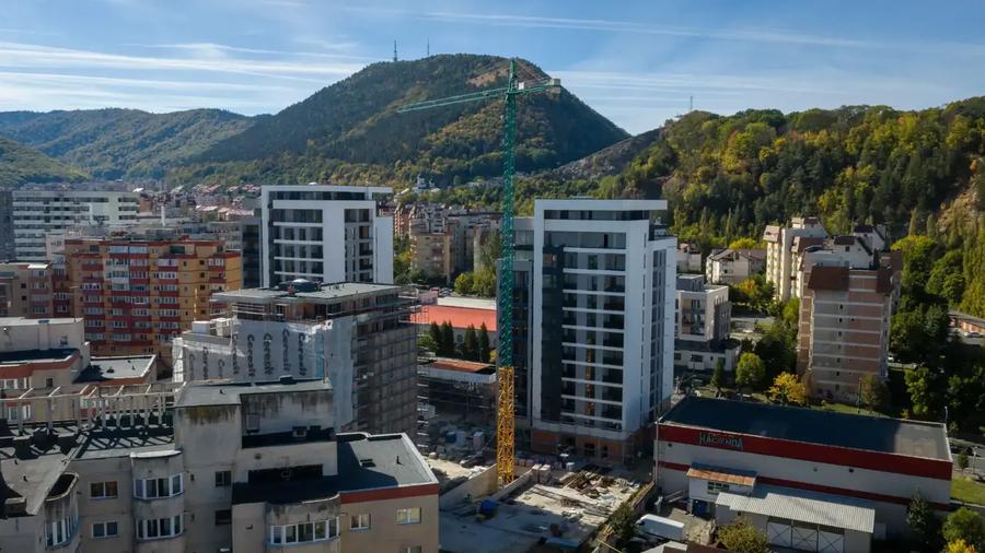 Apartament cu 4 camere decomandat, mobilat în Răcădău